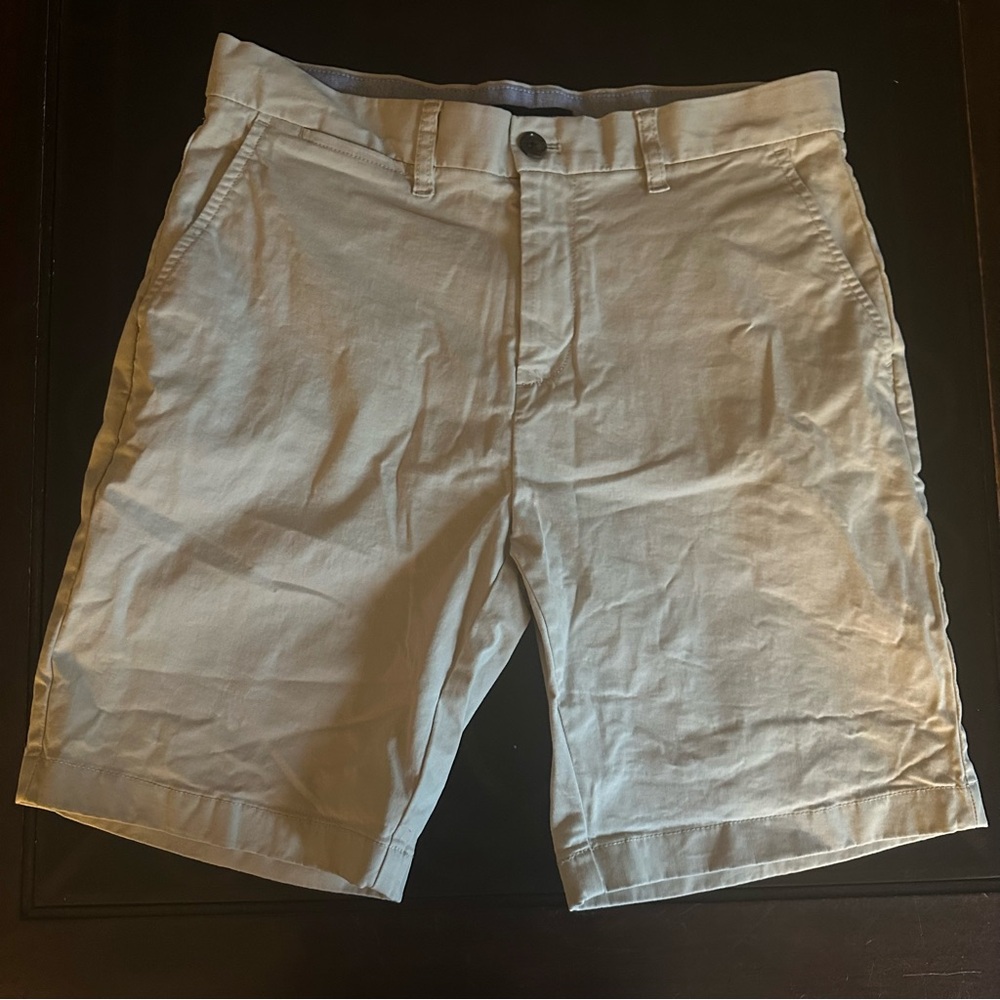 Tommy Hilfiger, Men's Tan Shorts, Waist 32, Inseam 9"